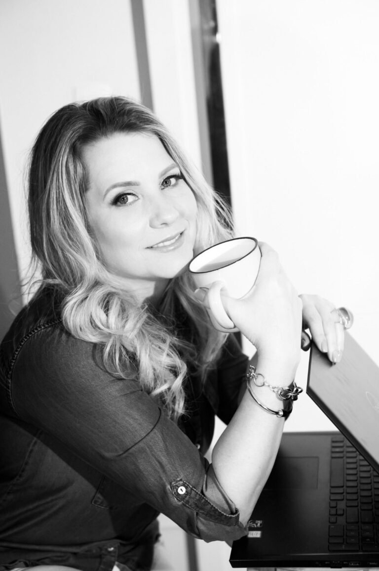 Viviane, obrigada por sua atenção. Desde nosso primeiro contato voce sempre foi tão atenciosa, dedicada, fez toda a diferença na hora de comprar meu imóvel. Foi um prazer poder contar com seu trabalho!