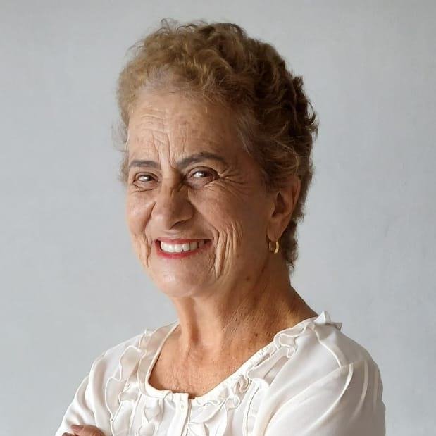 Viviane admiro muito a sua pessoa e o seu trabalho, você é uma excelente profissional. Sou muito grata a você porque você já me ajudou muito, todas as vezes que eu precisei de você, você resolveu tudo pra mim e tenho certeza que todas as vezes que eu precisar do seu trabalho você vai resolver tudo pra mim. Valda Rosa